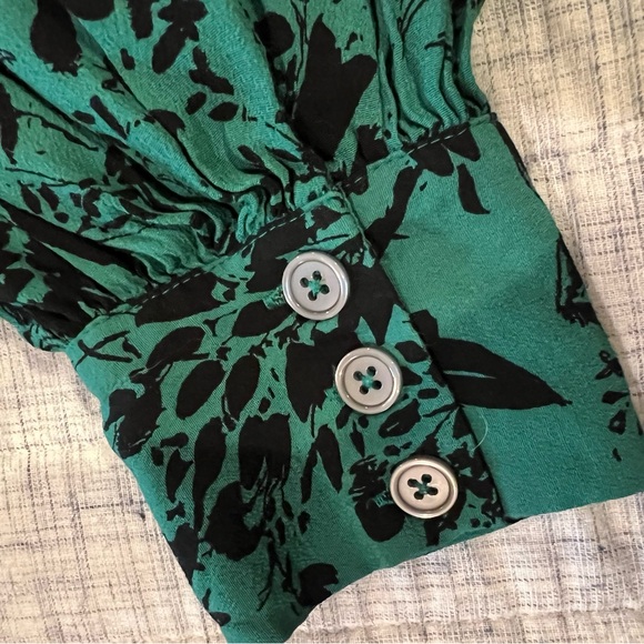 FREE PEOPLE crop top blouse. 💚🖤💚 - Picture 5 of 6